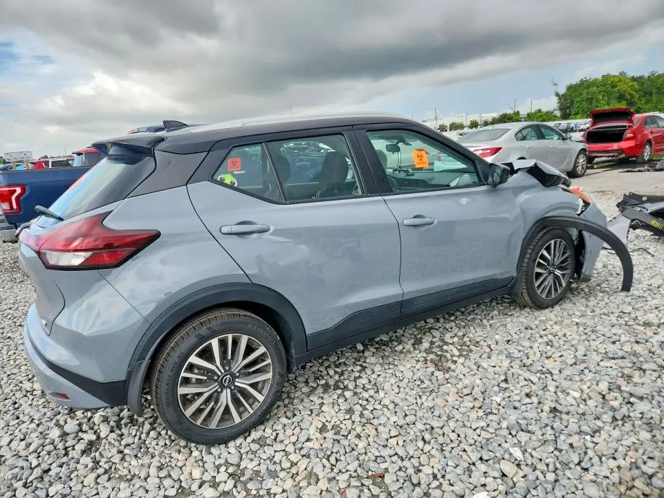 2022 NISSAN KICKS SV  
