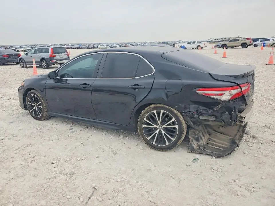 2018 TOYOTA CAMRY SE  