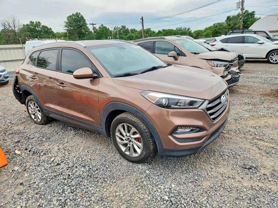 2016 HYUNDAI TUCSON SE  