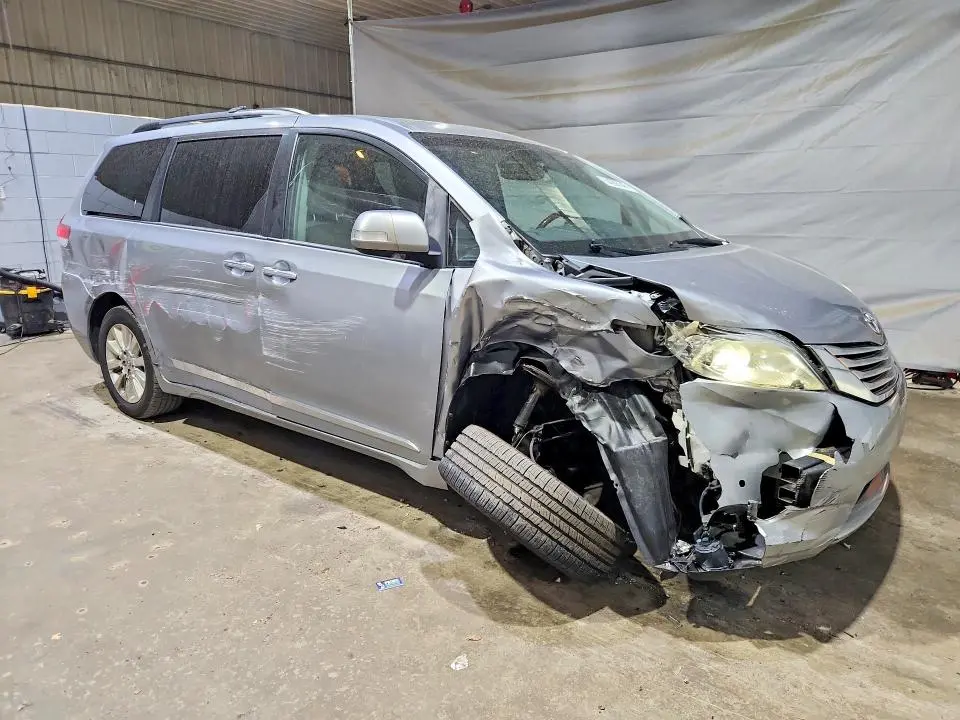 2013 TOYOTA SIENNA LIMITED 7-PASSENGER  