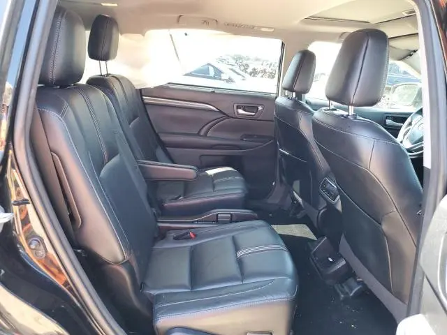 2018 TOYOTA HIGHLANDER SE  