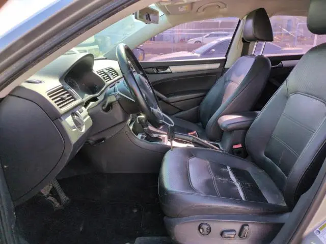 2013 VOLKSWAGEN PASSAT SE  