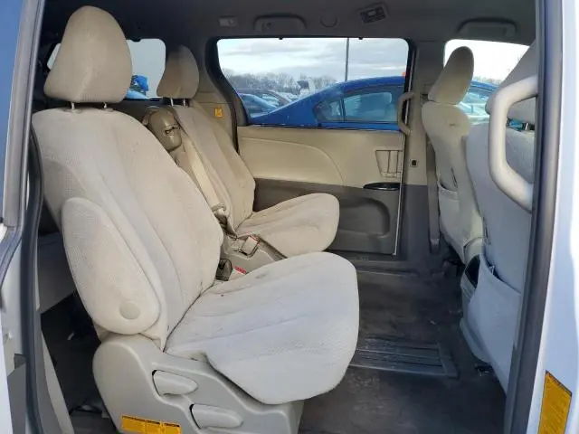 2013 TOYOTA SIENNA LE  
