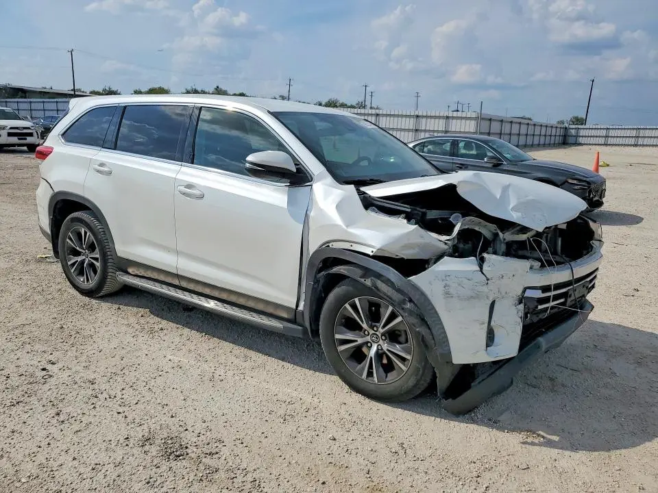 2019 TOYOTA HIGHLANDER LE  