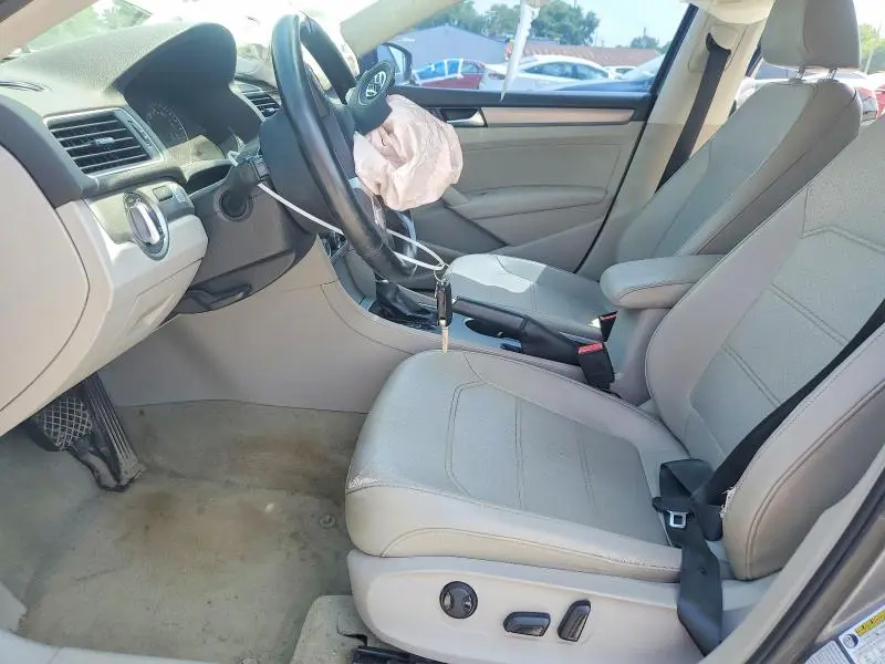 2015 VOLKSWAGEN PASSAT SE  