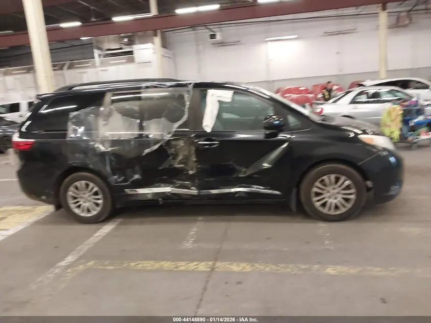 2016 TOYOTA SIENNA XLE 8 PASSENGER