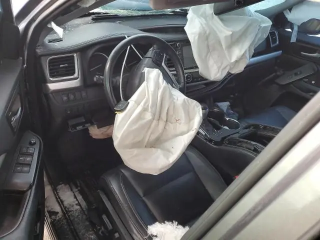 2018 TOYOTA HIGHLANDER SE  