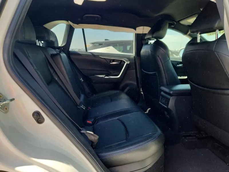 2022 TOYOTA RAV4 SE  