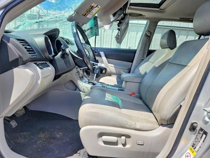 2012 TOYOTA HIGHLANDER SE  