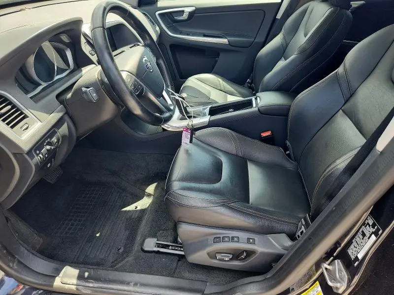 2017 VOLVO XC60 T6 DYNAMIC  