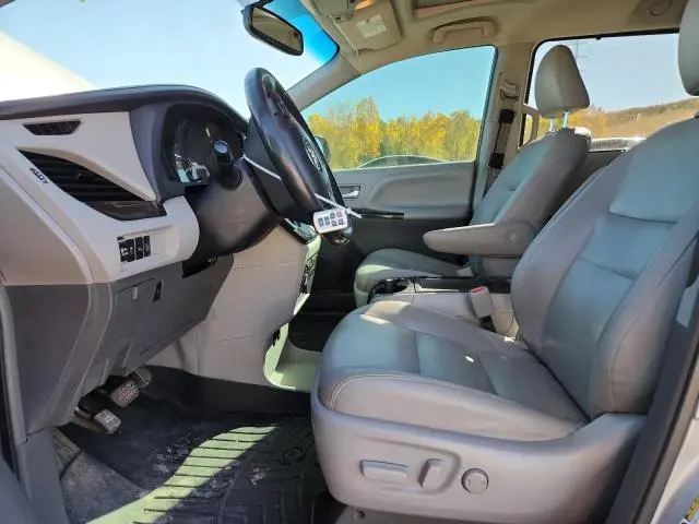 2015 TOYOTA SIENNA XLE  