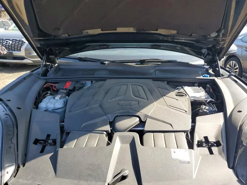 2024 PORSCHE CAYENNE   