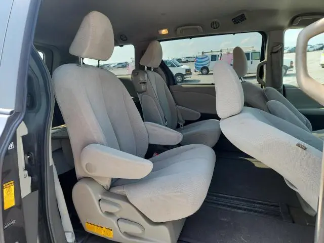 2013 TOYOTA SIENNA LE  