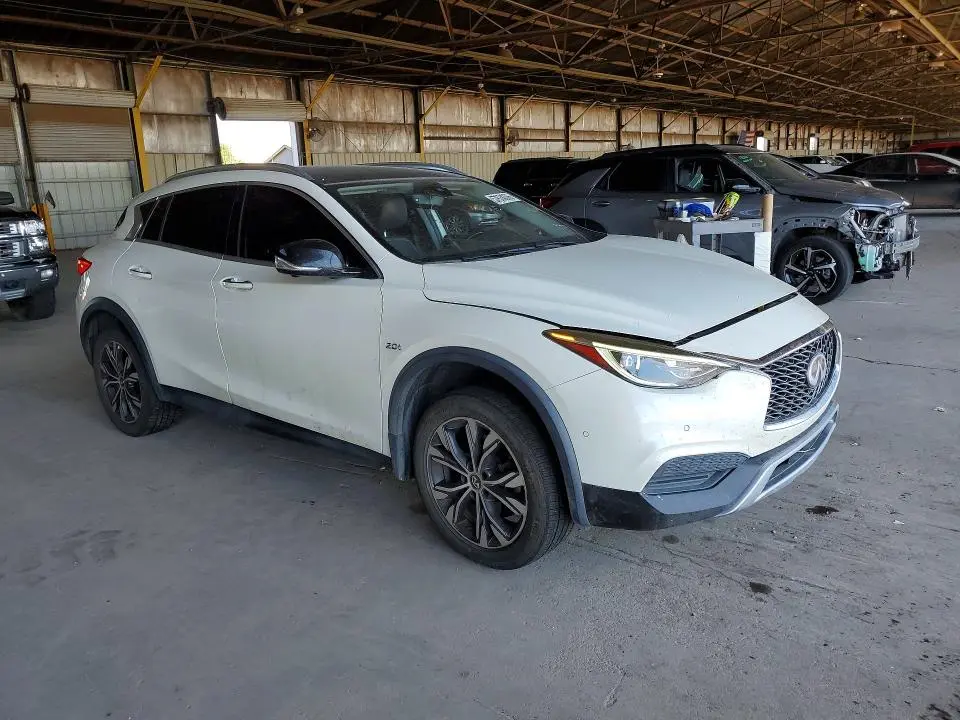 2019 INFINITI QX30 LUXE  