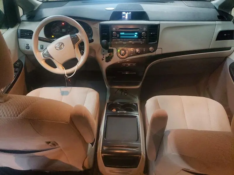 2011 TOYOTA SIENNA   