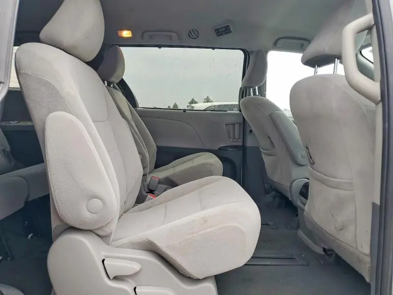 2020 TOYOTA SIENNA LE  