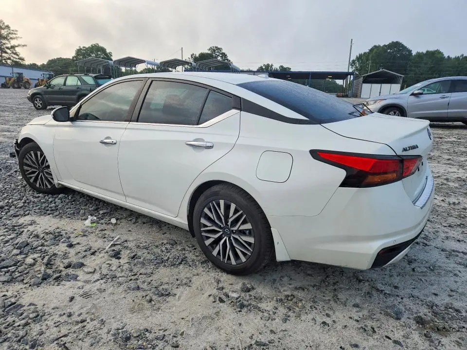 2023 NISSAN ALTIMA SV  