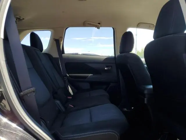 2016 MITSUBISHI OUTLANDER SE  