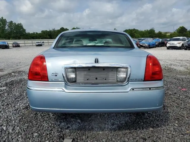 2010 LINCOLN TOWN CAR SIGNATURE LIMITED  