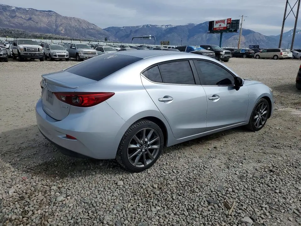 2018 MAZDA 3 TOURING  