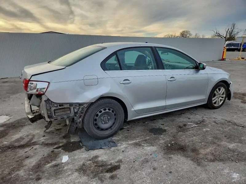 2013 VOLKSWAGEN JETTA SE  