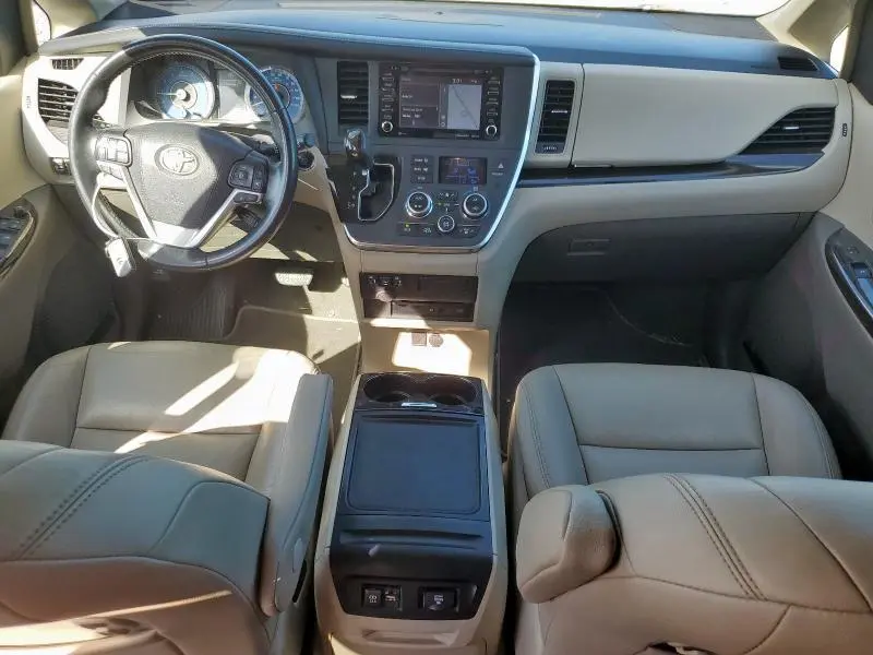 2019 TOYOTA SIENNA XLE  