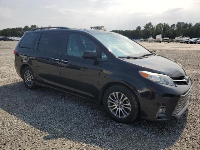 2020 TOYOTA SIENNA XLE