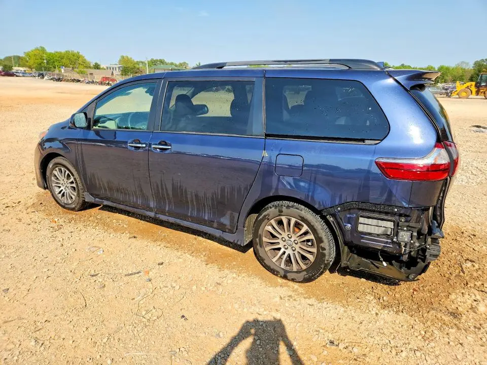 2020 TOYOTA SIENNA XLE PREMIUM 8-PASSENGER  