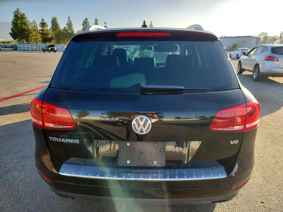 2014 VOLKSWAGEN TOUAREG V6  