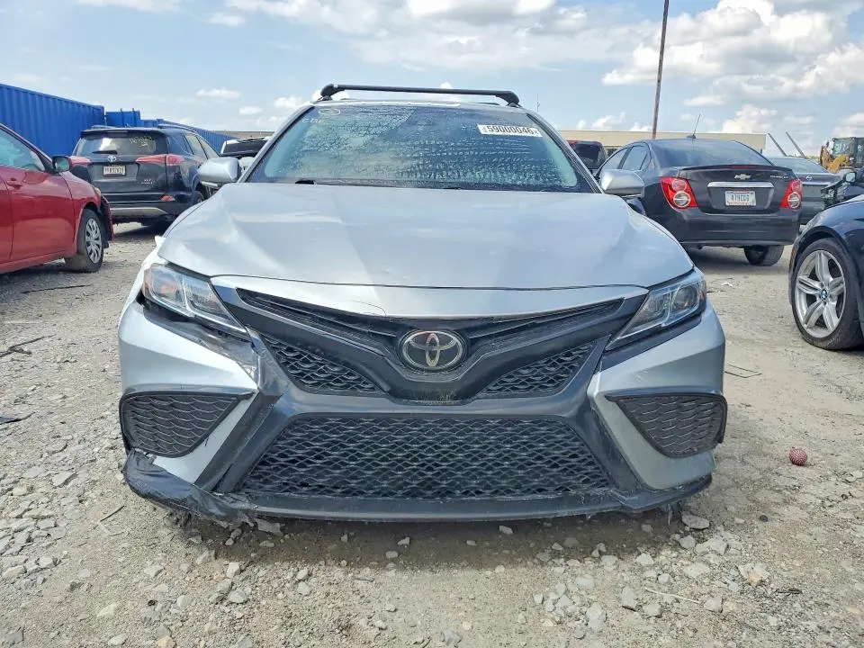 2018 TOYOTA CAMRY SE  