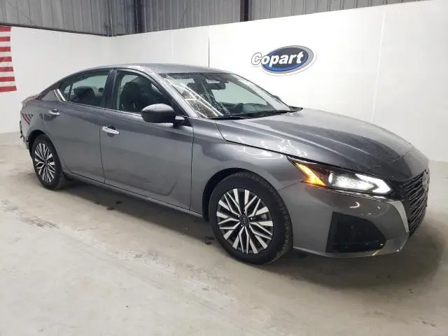 2024 NISSAN ALTIMA SV  