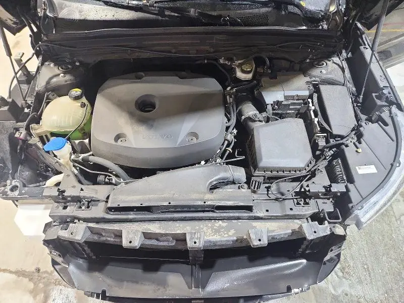 2020 VOLVO XC40 T5 MOMENTUM  