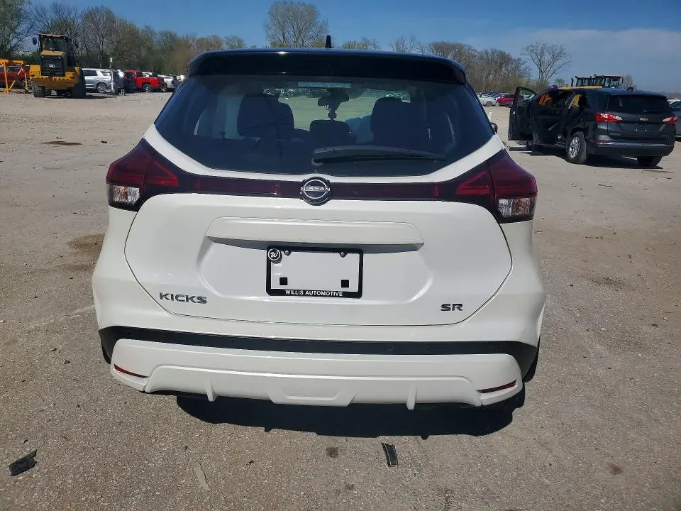 2023 NISSAN KICKS SR  