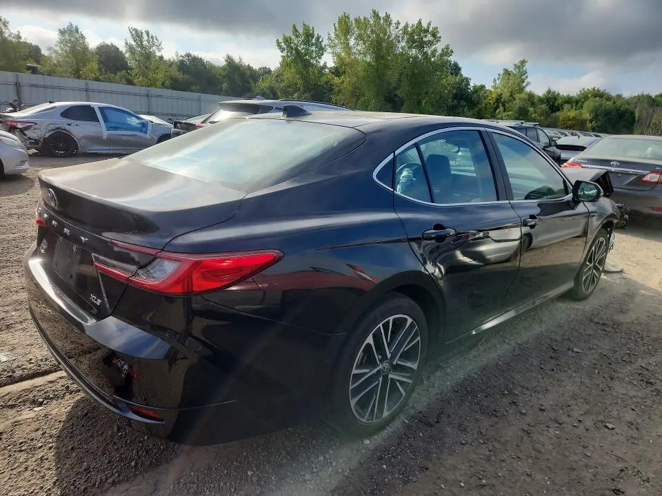 2025 TOYOTA CAMRY XLE  