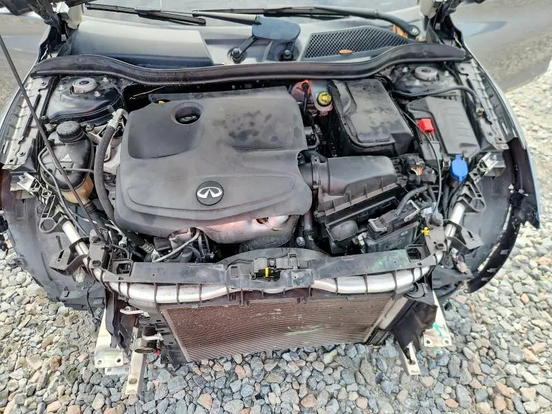 2018 INFINITI QX30 LUXURY  