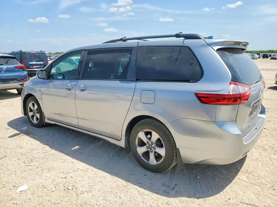 2018 TOYOTA SIENNA LE  