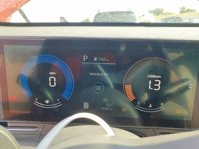 2024 HYUNDAI KONA SE  