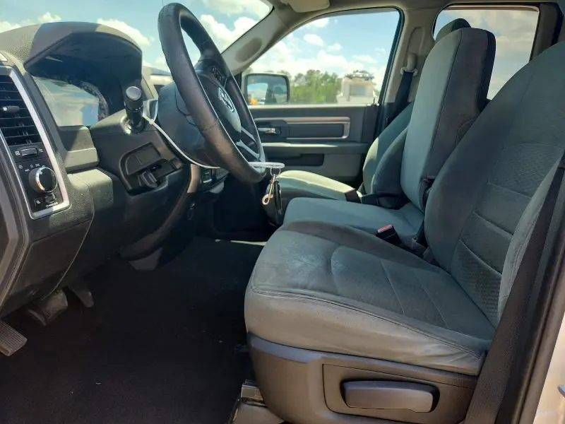 2016 RAM 1500 SLT  