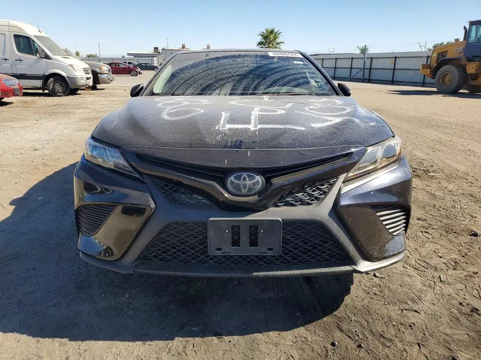 2018 TOYOTA CAMRY SE  
