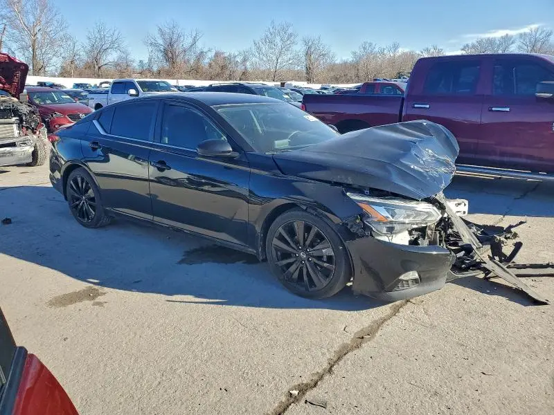2019 NISSAN ALTIMA SR  
