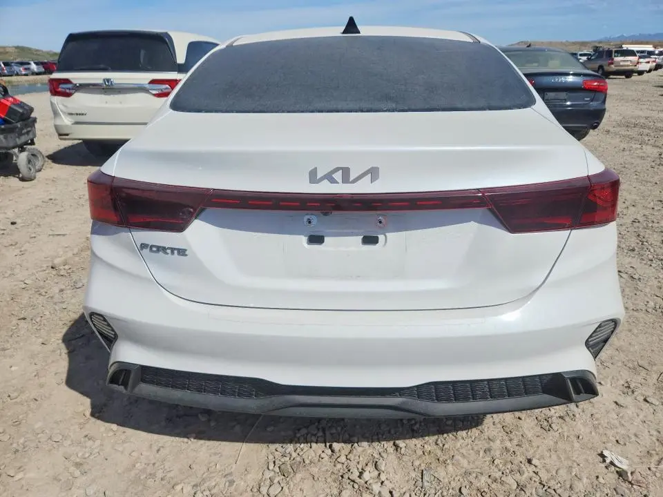 2023 KIA FORTE LXS  