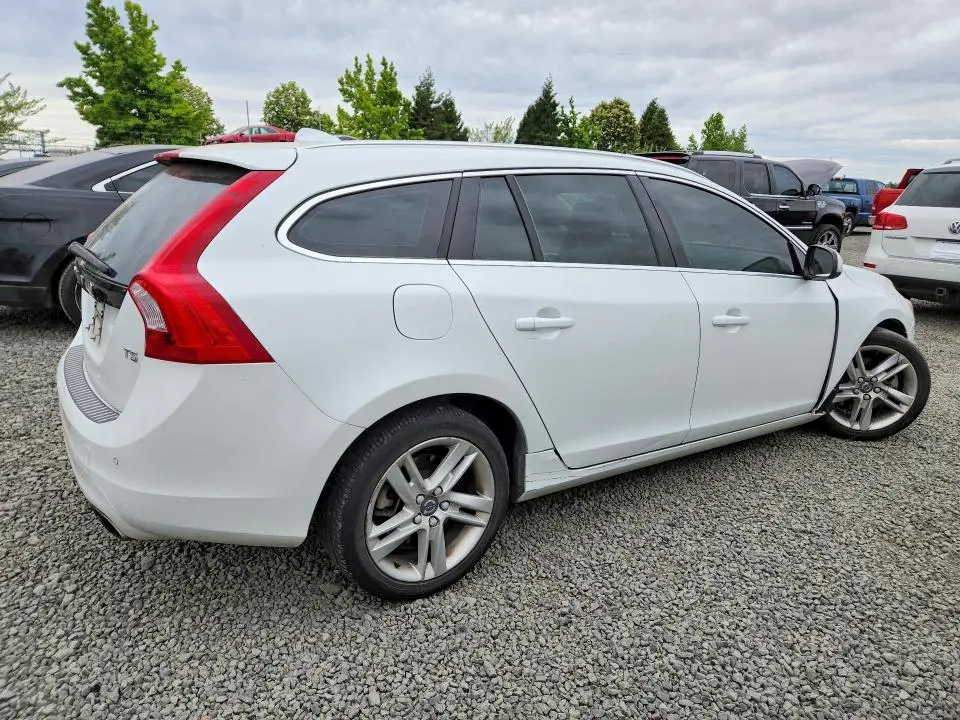 2015 VOLVO V60 PREMIER  