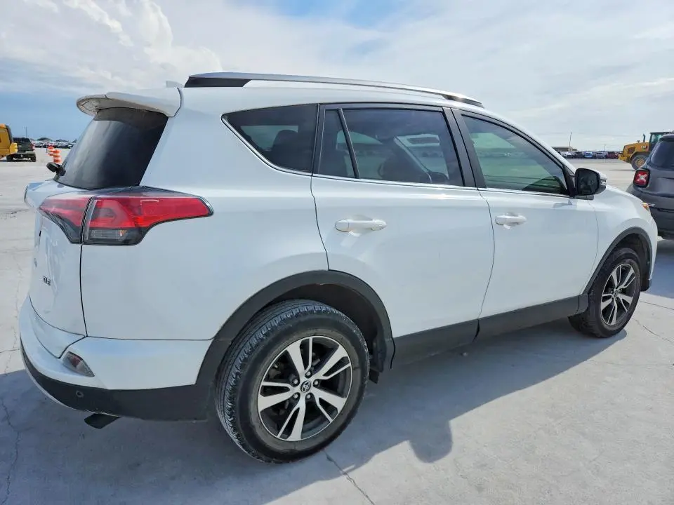 2018 TOYOTA RAV4 XLE  
