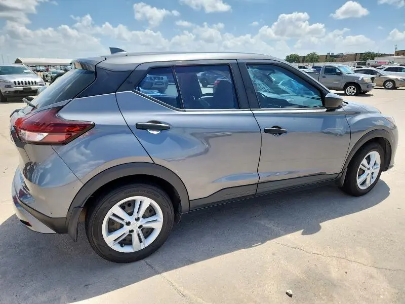 2022 NISSAN KICKS S  