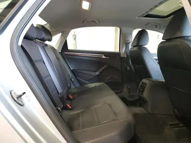 2016 VOLKSWAGEN PASSAT SE  