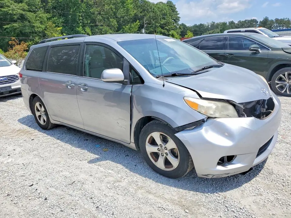 2012 TOYOTA SIENNA LE  