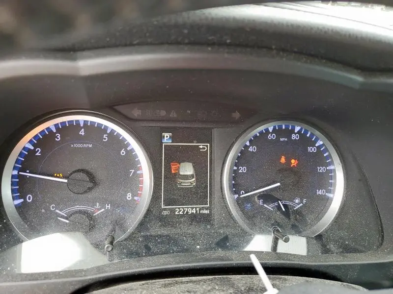 2019 TOYOTA HIGHLANDER LE  