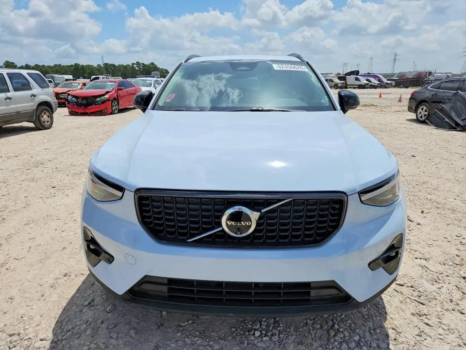 2025 VOLVO XC40 PLUS  