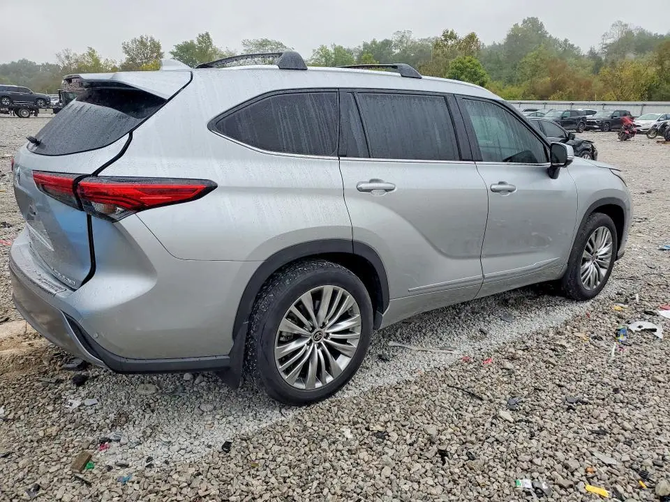 2023 TOYOTA HIGHLANDER PLATINUM  