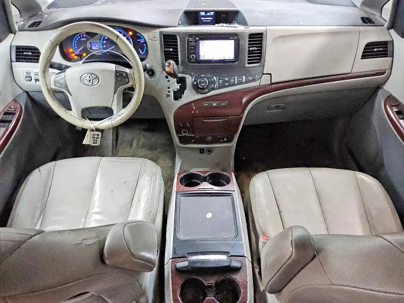 2014 TOYOTA SIENNA XLE 7-PASSENGER  